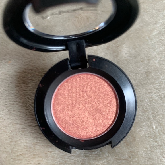 Mac Cosmetics Eyeshadow in Expensive Pink Veluxe Pearl Duochrome BNWB - Picture 7 of 15